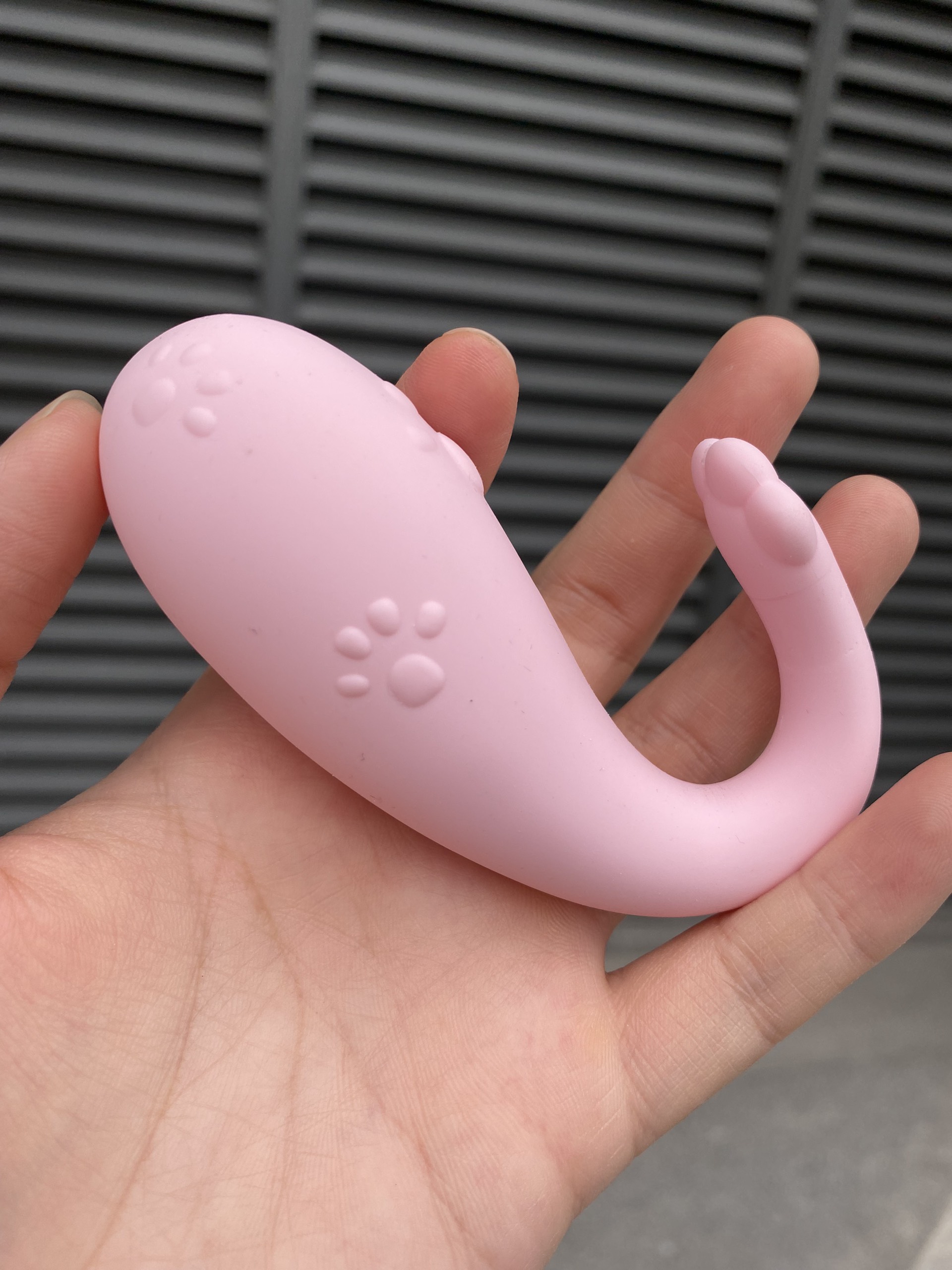 Máy rung massage âm đạo hình đuôi cá kèm pin sạc