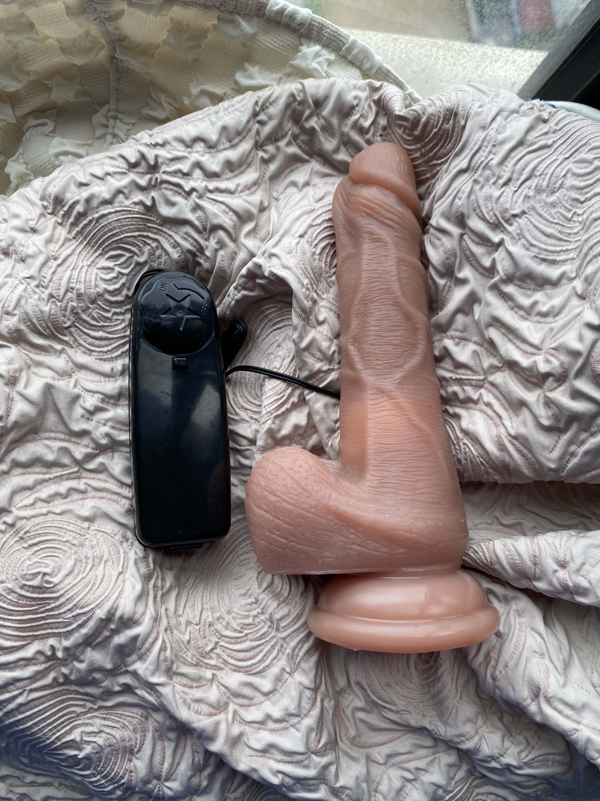 Dương vật giả silicon rung Jiuai có điều khiển từ xa